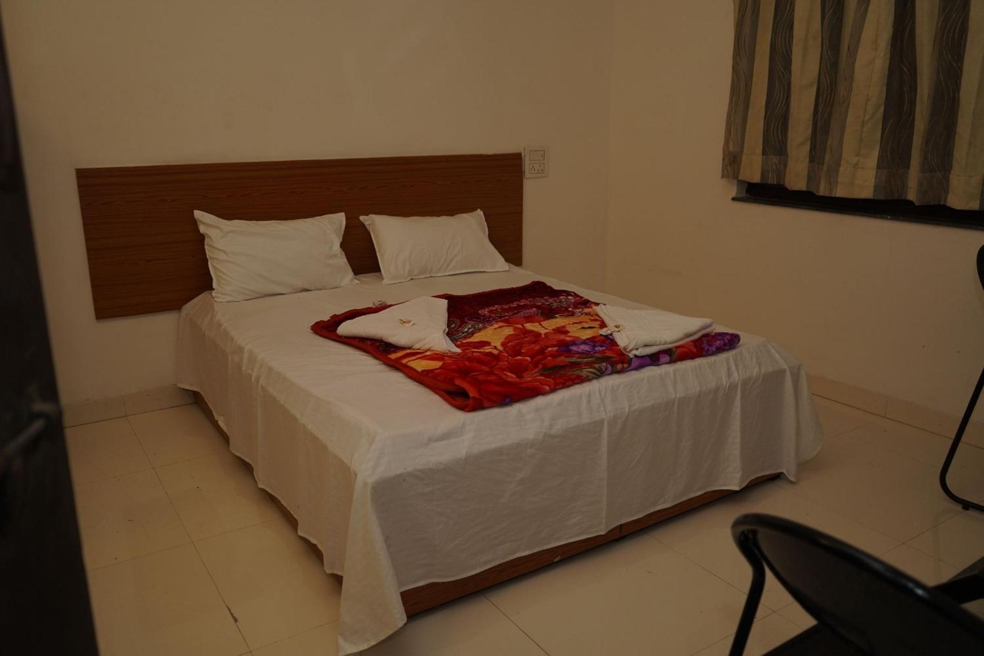 Hotel Chaitanya Lodging Supe Εξωτερικό φωτογραφία